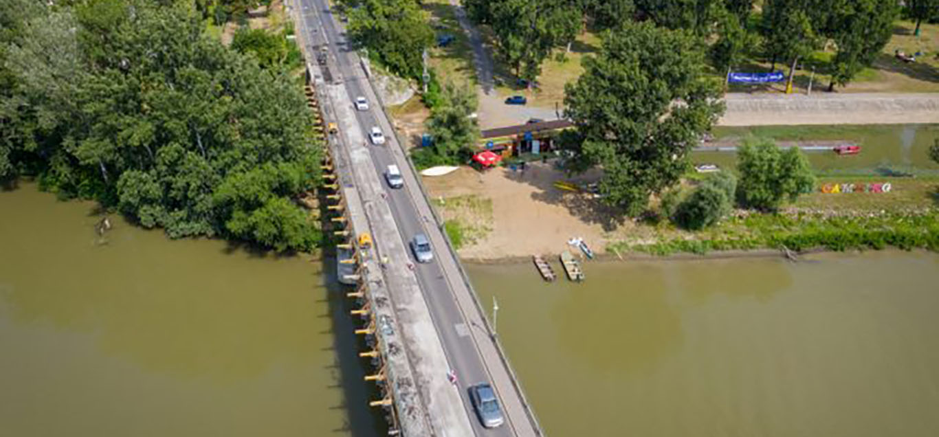 RENOVATION OF QUEEN ELIZABETH BRIDGE AT TOKAJ – MANUFACTURING AND ON-SITE ASSEMBLY OF BRIDGE ACCESSORIES AND THE LONGITUDINAL BEAMS OF THE BRIDGE