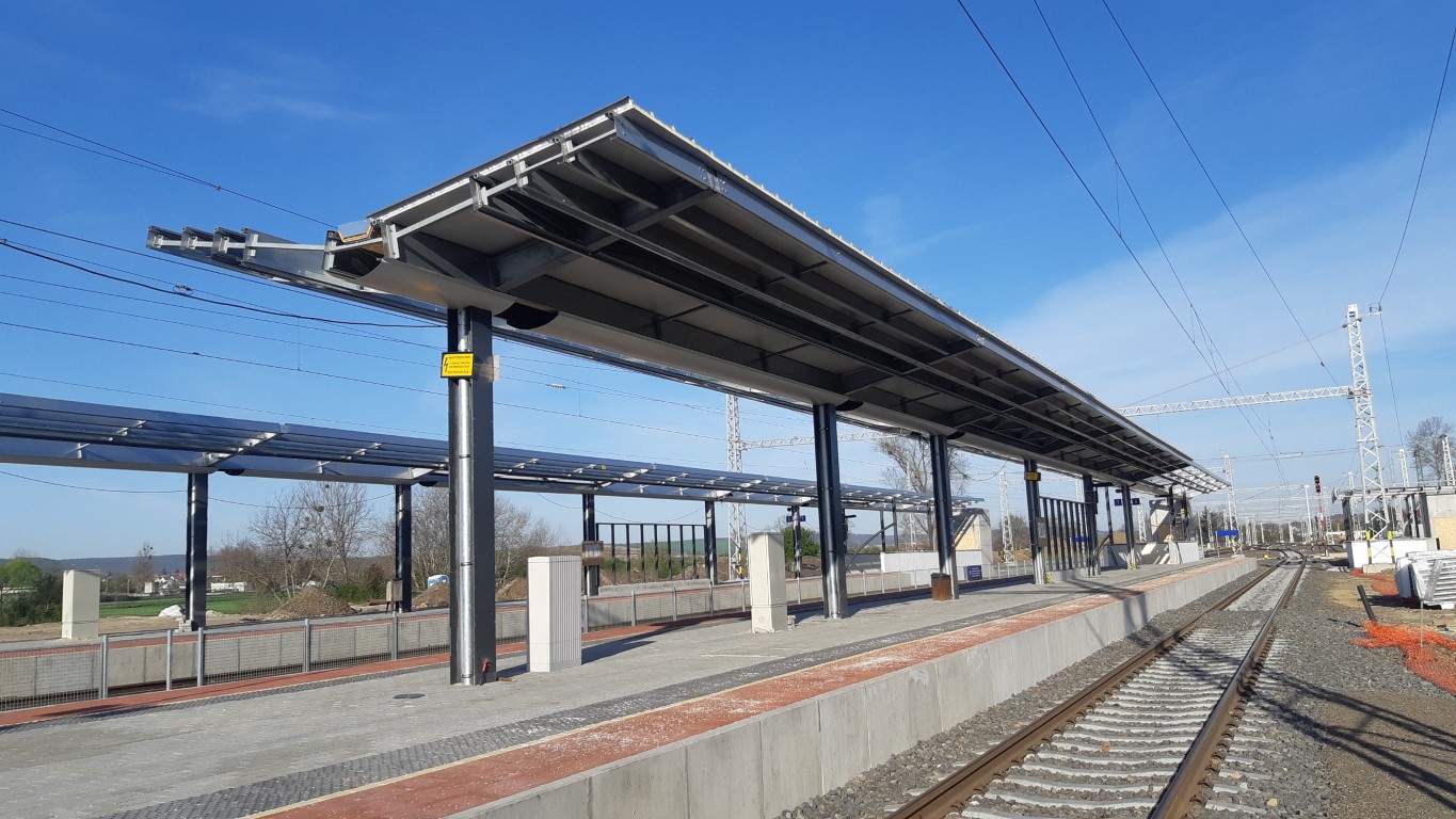 SAFETY FENCES AND PLATFORM ROOFS FOR RAILWAY PROJECTS